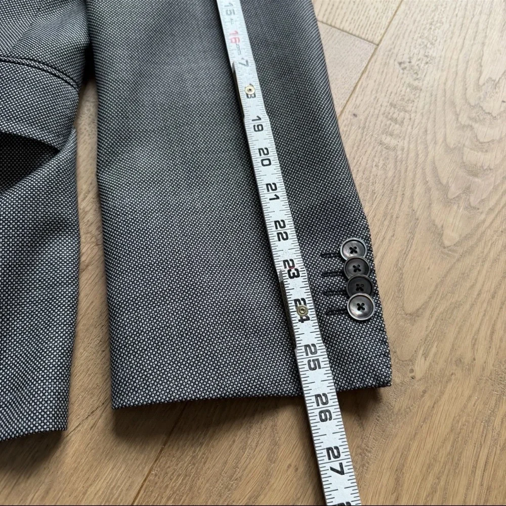 Hugo Boss Men’s 40R Gray Virgin Wool Blazer – Clean Modern Slim Silhouette Fit